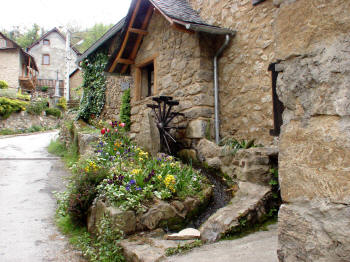Stone homes in the country villages were always decorated with flowers and mini-gardens.