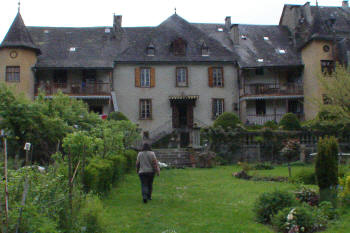 Miriam and Jonathan Peat have opened their 25 room 18th century mansion to visitors as a "Gites" or "Chambres d'Hotes."